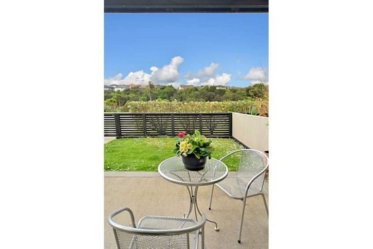 Photo of property in 2/10 Salford Crescent, Flat Bush, Auckland, 2019