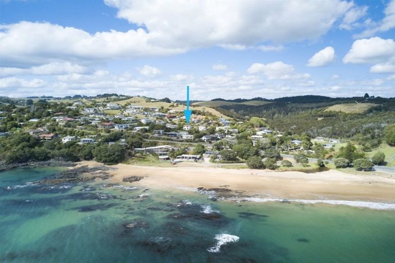 Photo of property in 16 Seaview Road, Cable Bay, 0420