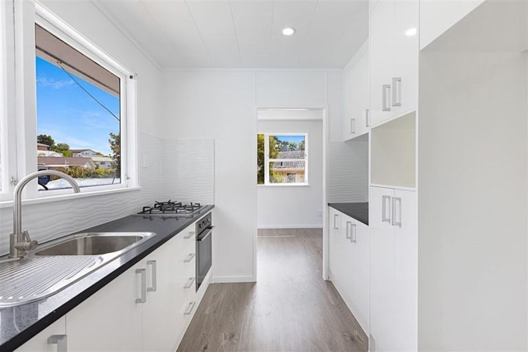 Photo of property in 25 Hewlett Road, Massey, Auckland, 0614