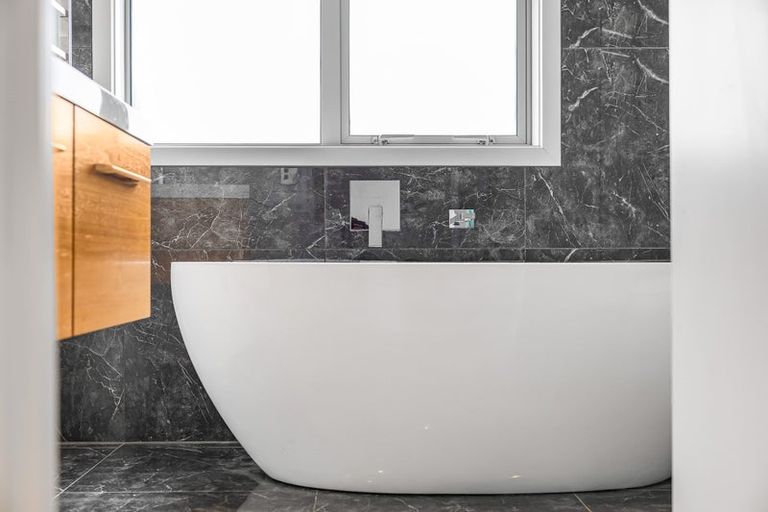 Photo of property in 28b Bluefin Way, West Harbour, Auckland, 0618