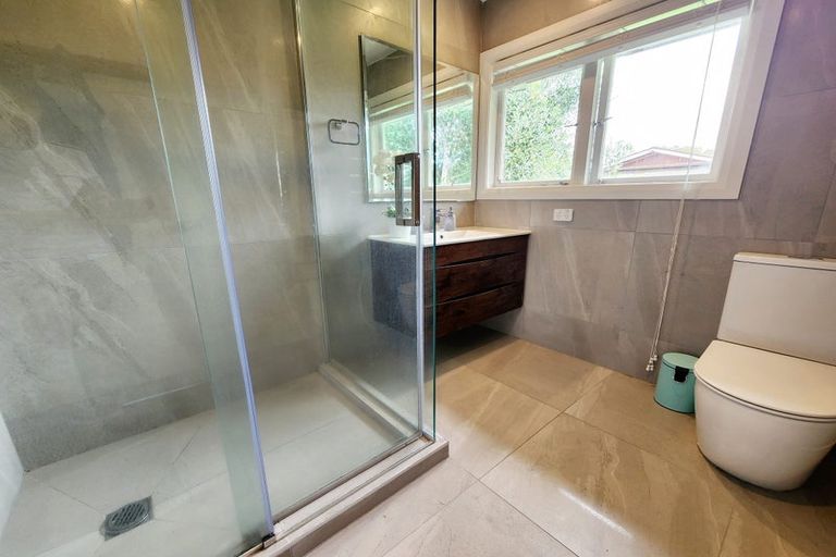 Photo of property in 4 Paton Avenue, Te Atatu South, Auckland, 0610