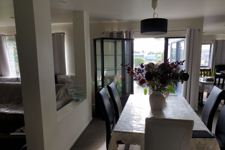 Photo of property in 12 Black Teal Close, Unsworth Heights, Auckland, 0632