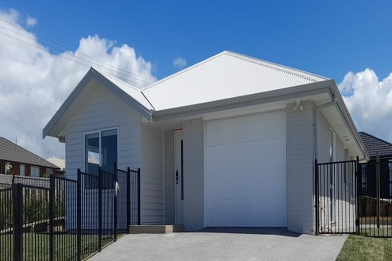 Photo of property in 1 Nottingham Road, Omokoroa, 3114