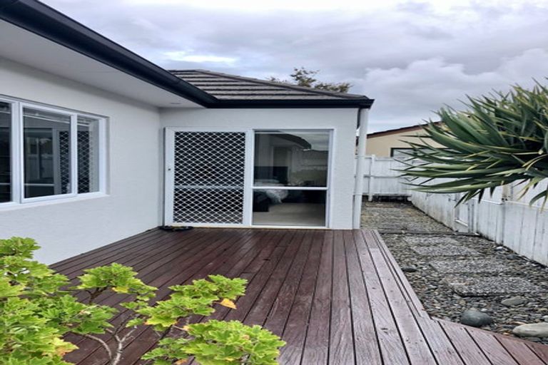 Photo of property in 12 Naul Place, East Tamaki Heights, Auckland, 2016