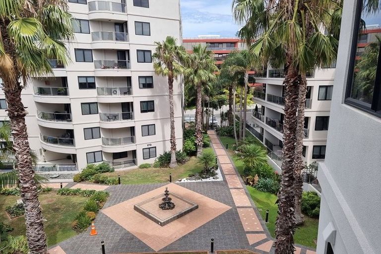 Photo of property in 3f/175 Hurstmere Road, Takapuna, Auckland, 0622