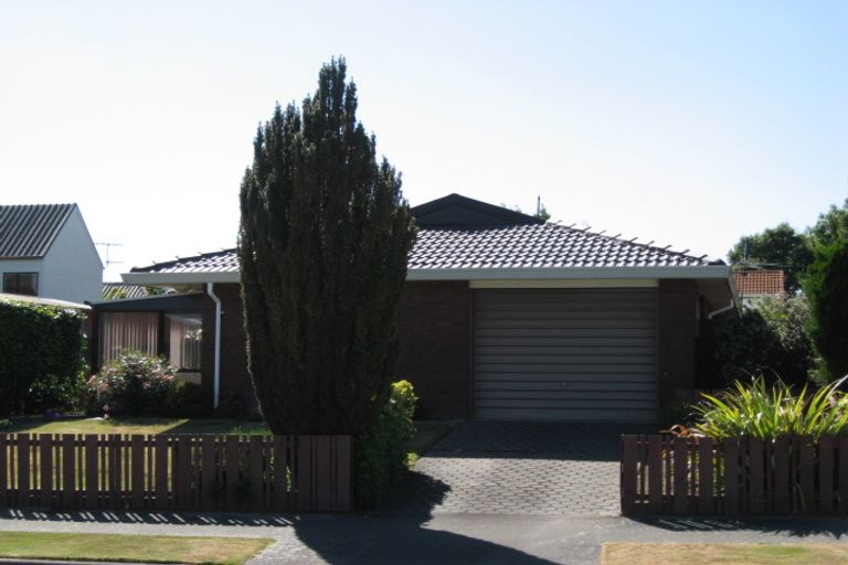 Photo of property in 2/30 Westgrove Avenue, Avonhead, Christchurch, 8042