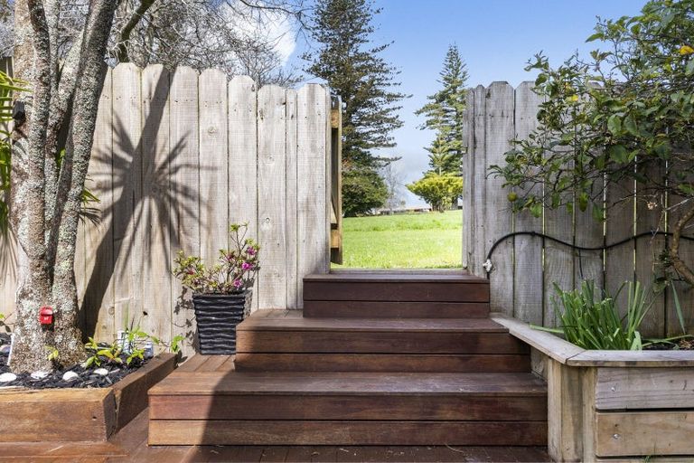 Photo of property in 2/6 Summermist Drive, Northpark, Auckland, 2013