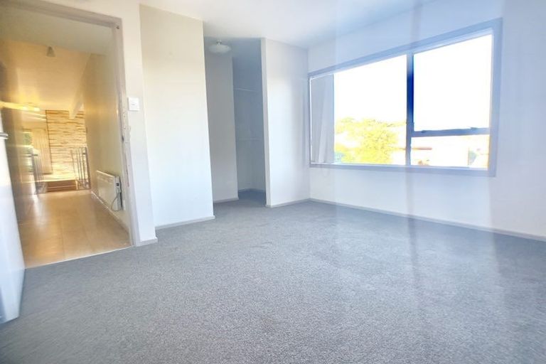 Photo of property in 11 Gladys Avenue, Glenfield, Auckland, 0629