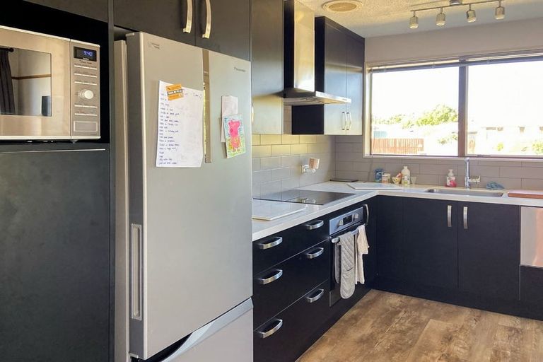 Photo of property in 14 Mckellar Place, Hornby, Christchurch, 8042