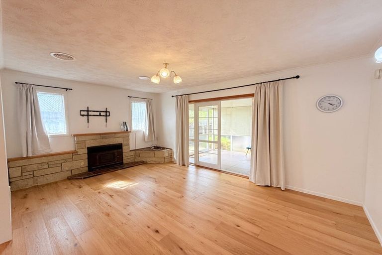 Photo of property in 12 Sherrybrooke Place, Sunnyvale, Auckland, 0612