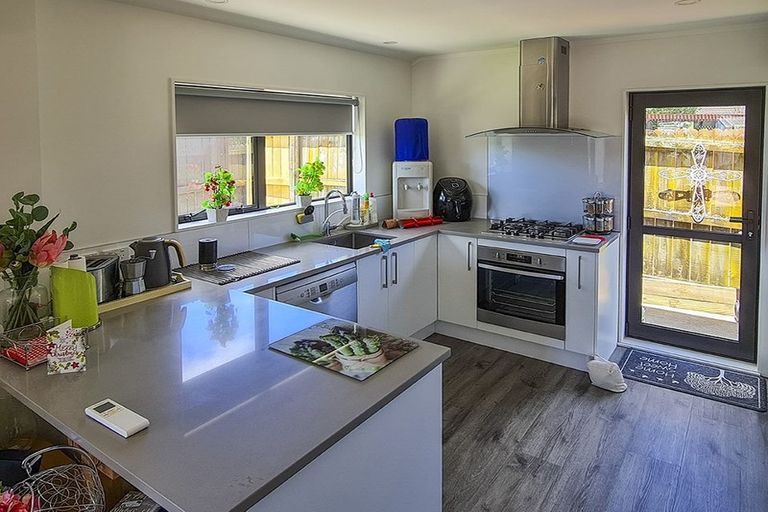 Photo of property in 43 De Quincey Terrace, Highland Park, Auckland, 2010