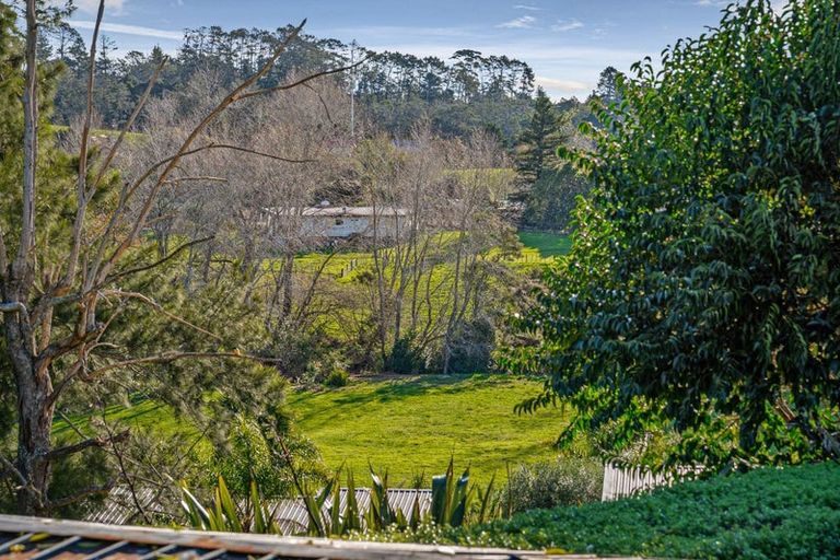 Photo of property in 129b Parrs Cross Road, Glen Eden, Auckland, 0612