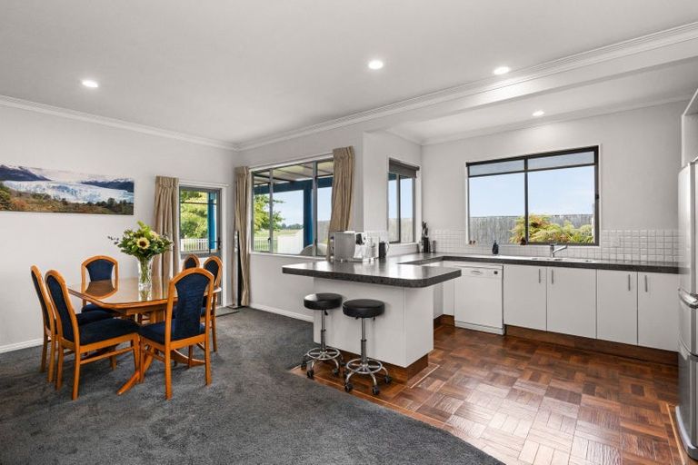 Photo of property in 16 Jacaranda Place, Greenmeadows, Napier, 4112