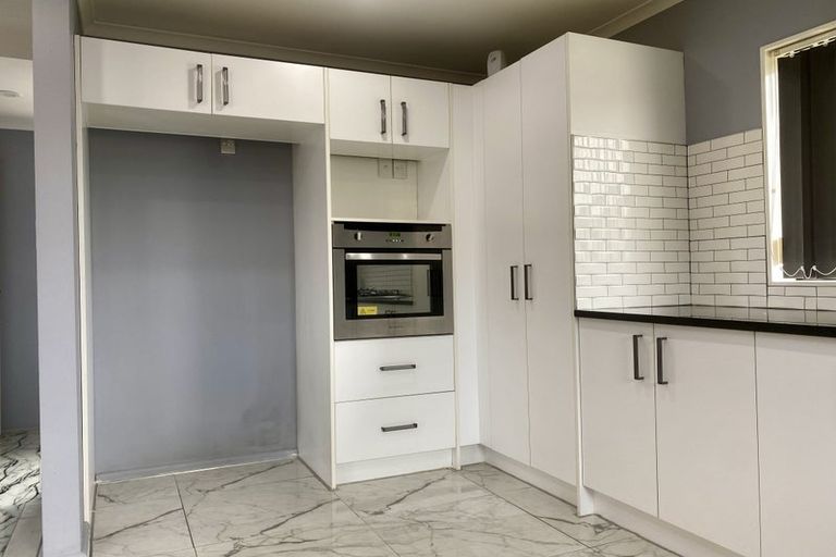 Photo of property in 10 Millcroft Lane, Ranui, Auckland, 0612