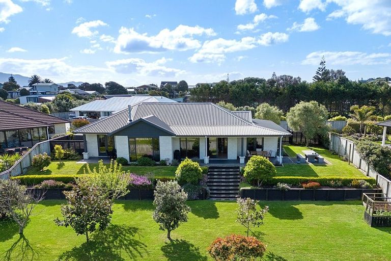 Photo of property in 36 Titoki Road, Waikanae Beach, Waikanae, 5036