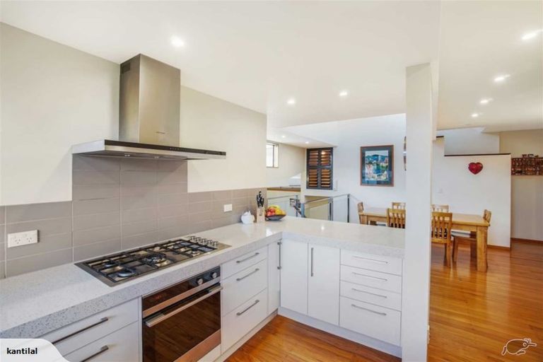 Photo of property in 65 Forrest Hill Road, Milford, Auckland, 0620