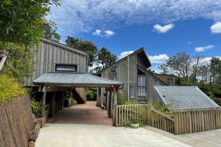 Photo of property in 8 Dalmeny Close, Murrays Bay, Auckland, 0630