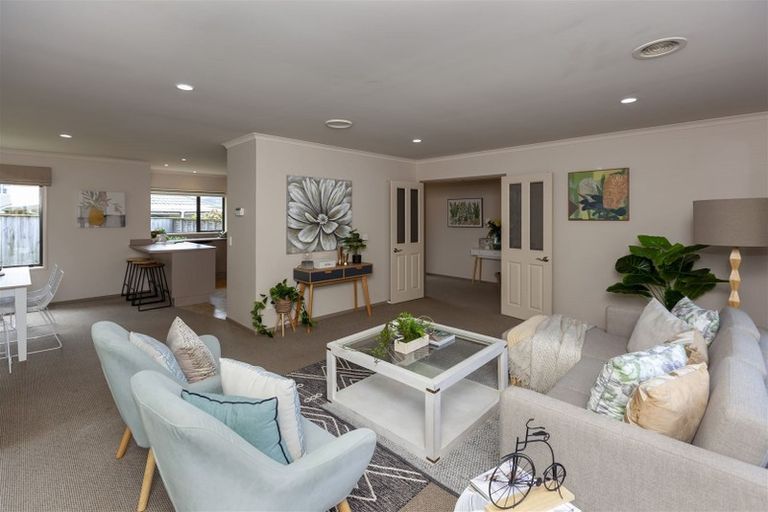 Photo of property in 18 Sams Way, Raumati South, Paraparaumu, 5032