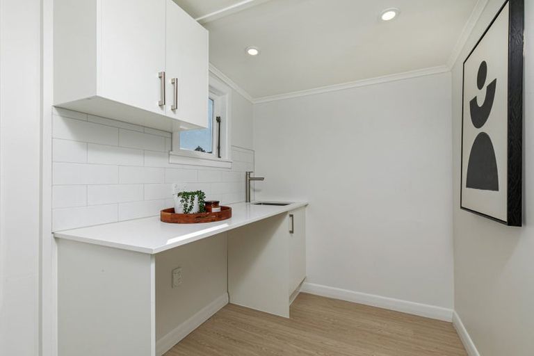 Photo of property in 117 Te Atatu Road, Te Atatu South, Auckland, 0610