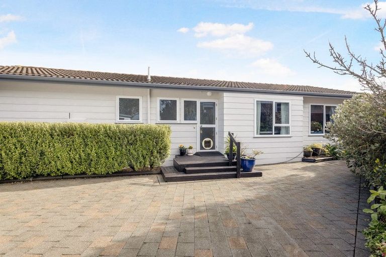 Photo of property in 35 Guadeloupe Crescent, Grenada Village, Wellington, 6037