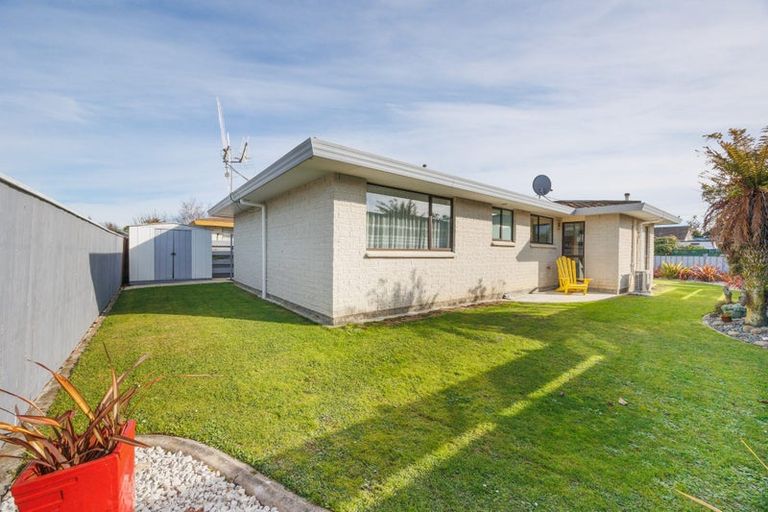 Photo of property in 2b Droylsden Place, Palmerston North, 4410
