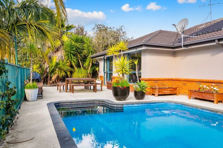 Photo of property in 14 Monkton Close, Greenhithe, Auckland, 0632