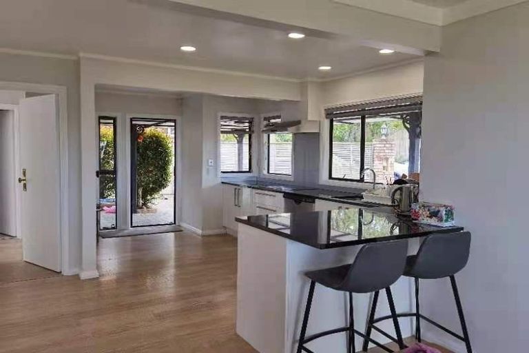 Photo of property in 11 Travis View Drive, Fairview Heights, Auckland, 0632