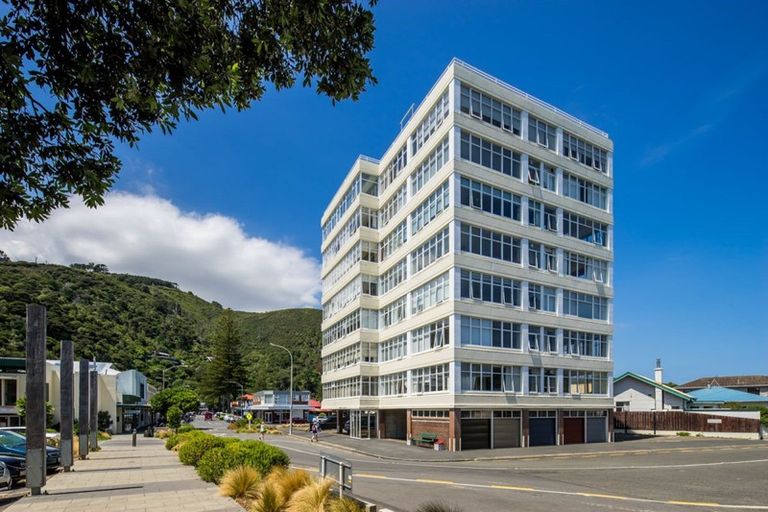 Photo of property in Rona House, 33 Rimu Street, Eastbourne, Lower Hutt, 5013