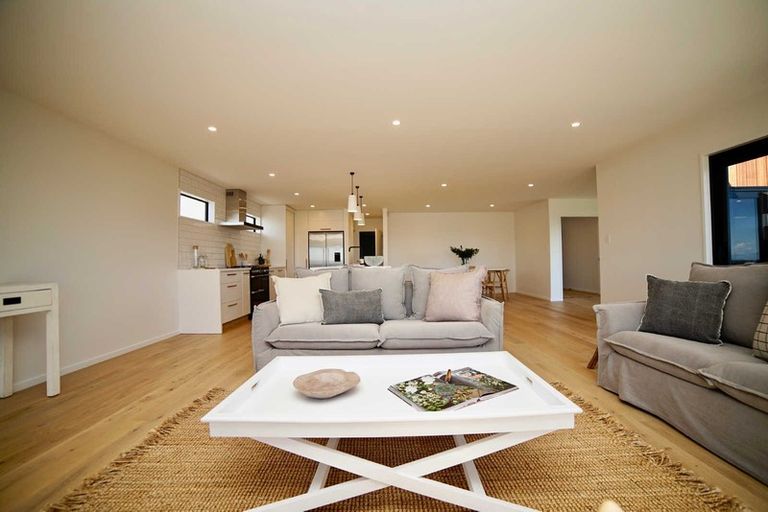 Photo of property in 27 Cannon Hill Crescent, Mount Pleasant, Christchurch, 8081