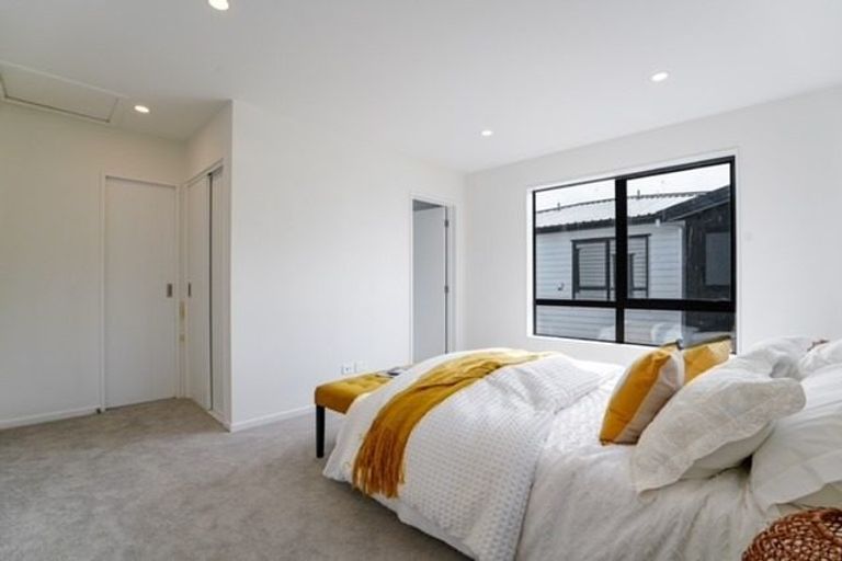 Photo of property in 4b Unsworth Drive, Unsworth Heights, Auckland, 0632