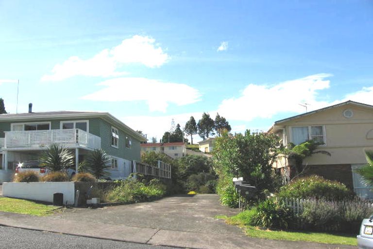 Photo of property in 16 Cypress Place, Sunnynook, Auckland, 0620