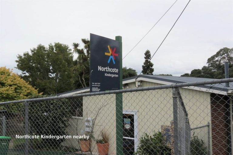 Photo of property in 8a Nutsey Avenue, Northcote, Auckland, 0627