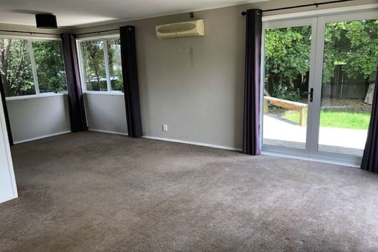 Photo of property in 12 Lipton Grove, Opaheke, Papakura, 2113