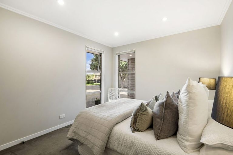 Photo of property in 18 Lemon Grove Lane, Greenhithe, Auckland, 0632