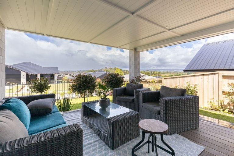 Photo of property in 4 Anglers Way, Omokoroa, 3114