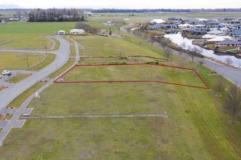 Photo of property in 8 Village Green Drive, Huntingdon, 7774