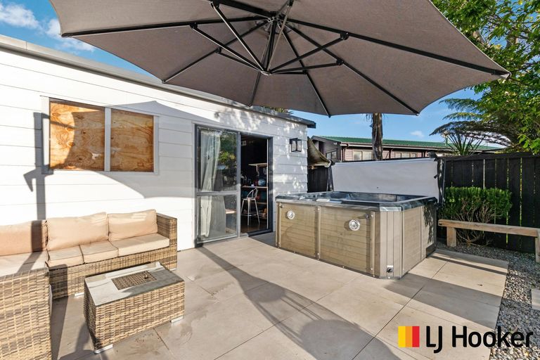 Photo of property in 18 Hadley Wood Drive, Wattle Downs, Auckland, 2103