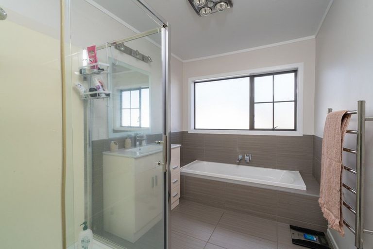 Photo of property in 19 Ingle Avenue, Waipahihi, Taupo, 3330