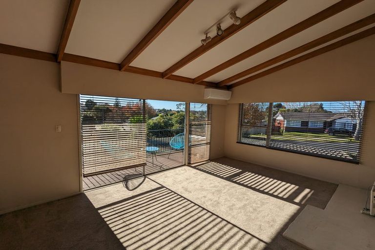 Photo of property in 77 Beechdale Crescent, Pakuranga Heights, Auckland, 2010