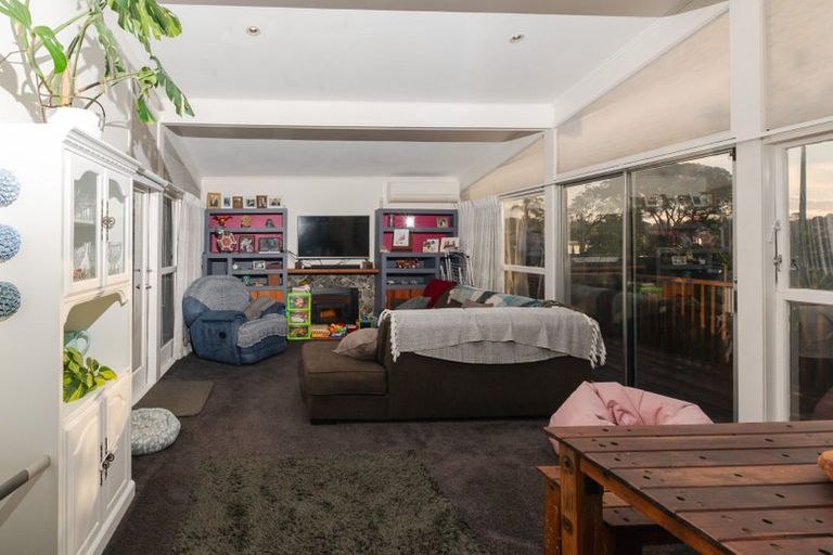 Photo of property in 7 Arlette Place, Massey, Auckland, 0614