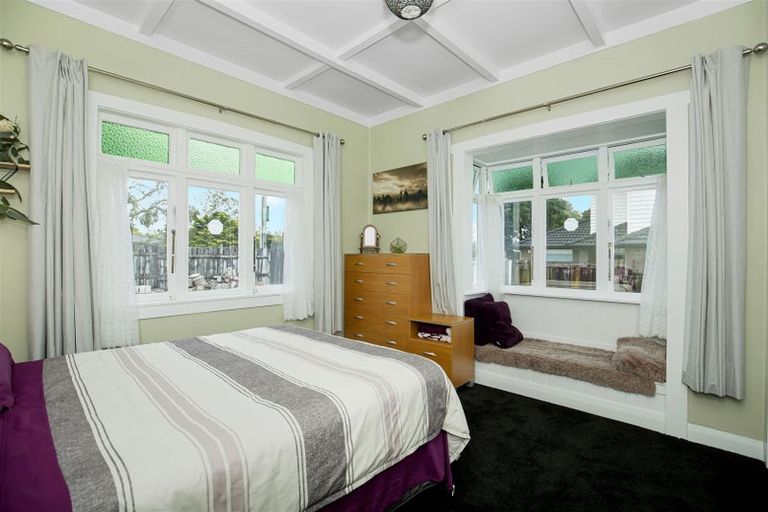 Photo of property in 1/275 Great North Road, Henderson, Auckland, 0612