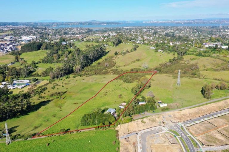 Photo of property in 25 Red Hills Road, Massey, Auckland, 0614
