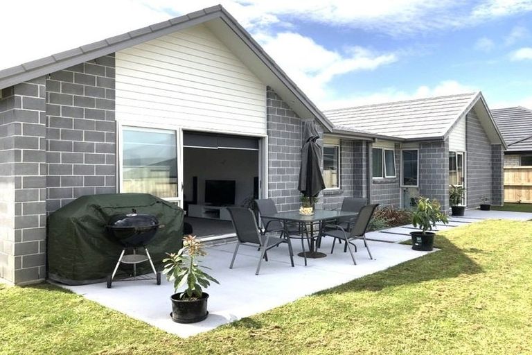 Photo of property in 19 Naeo Close, Papamoa Beach, Papamoa, 3118