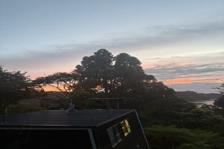 Photo of property in 125 Laingholm Drive, Laingholm, Auckland, 0604