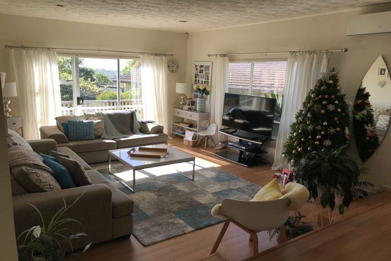 Photo of property in 1 Remus Place, Totara Vale, Auckland, 0629