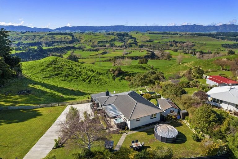 Photo of property in 2850 Kimbolton Road, Kimbolton, Feilding, 4777