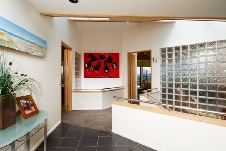 Photo of property in 2/19 Churchill Road, Murrays Bay, Auckland, 0630