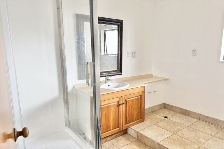 Photo of property in 149 Botany Road, Botany Downs, Auckland, 2010