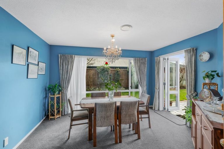 Photo of property in 18 Claverley Gardens, Avonhead, Christchurch, 8042