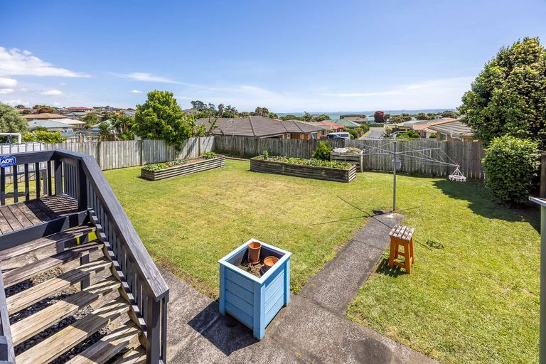Photo of property in 32 Wai Iti Place, Clendon Park, Auckland, 2103